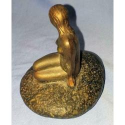 Bronzen beeldje, lijkt op zeemeermin