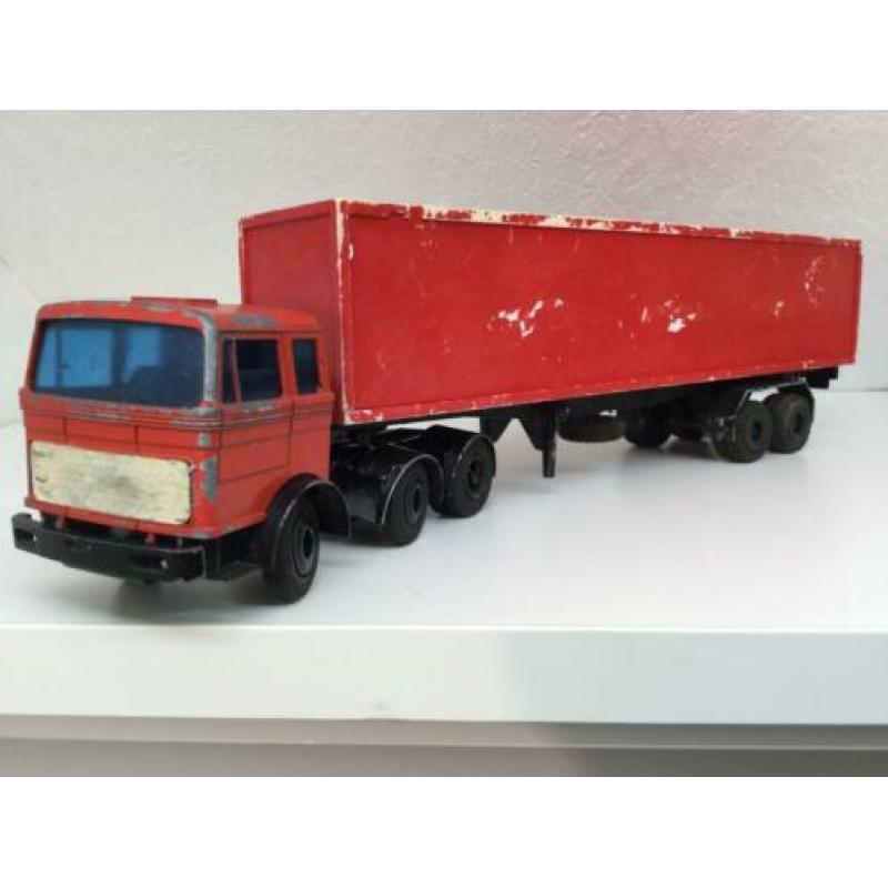 Gescha Mercedes LP 608 twingestuurd met oplegger