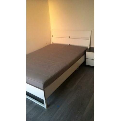 Twijfelaar incl matras & nachtkastje