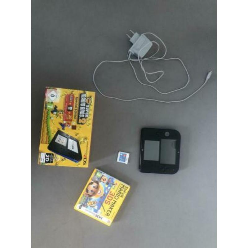 Nintendo 2DS blauw zwart met stekker èn 2 spellen. In doos.
