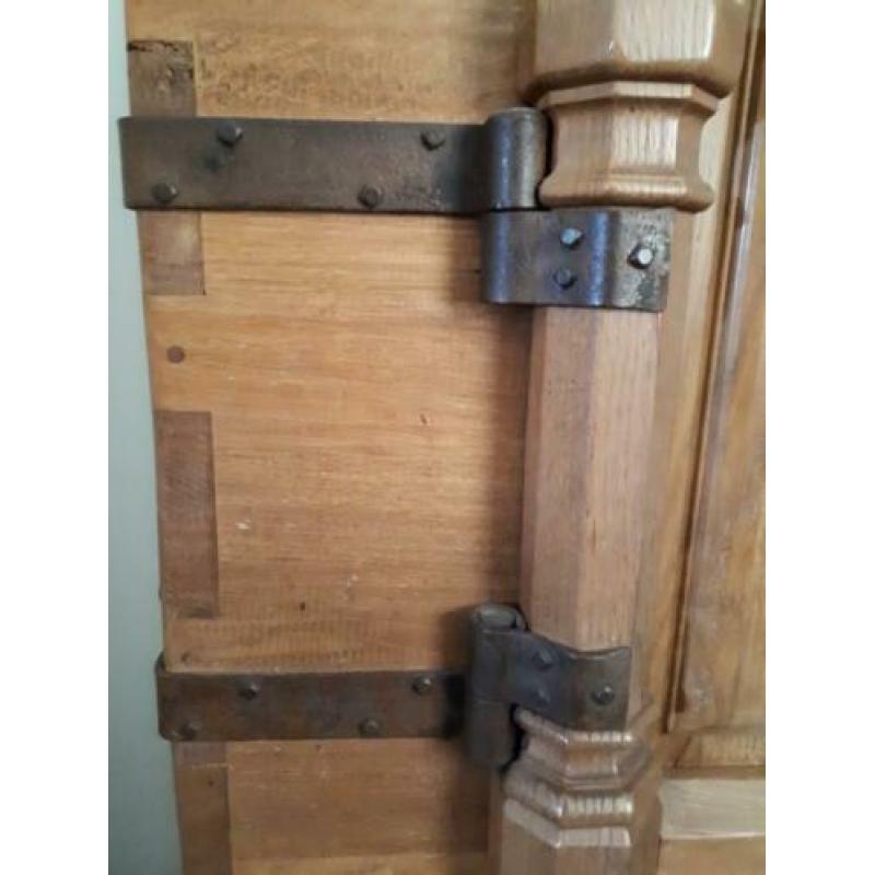 Stoere robuuste boeren brocante kast.