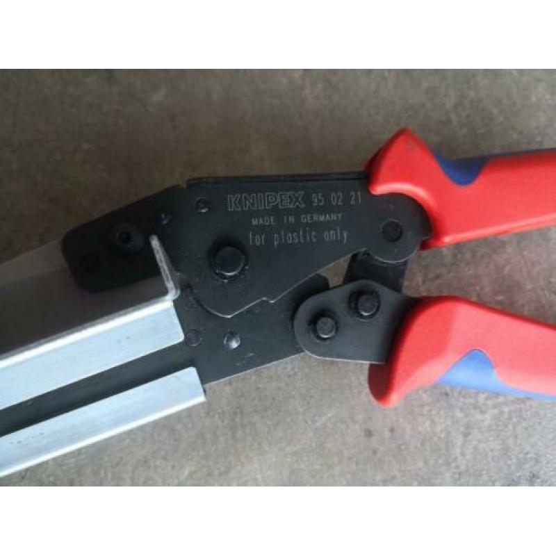 Knipex 95 02 21 plastic kabelgoot schaar / tang zgan