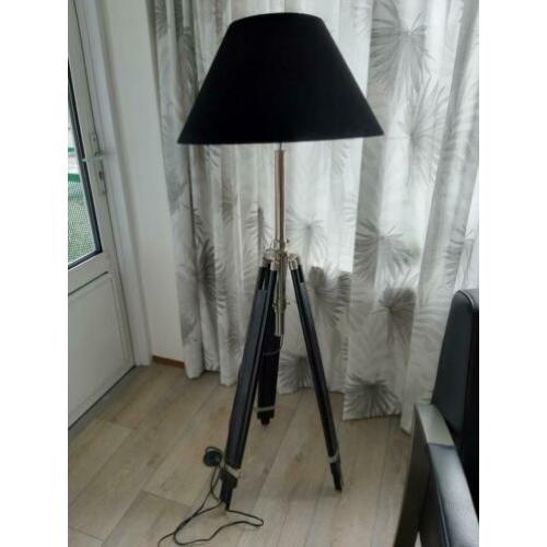 vloerlamp driepoot met kap