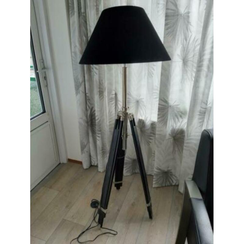 vloerlamp driepoot met kap