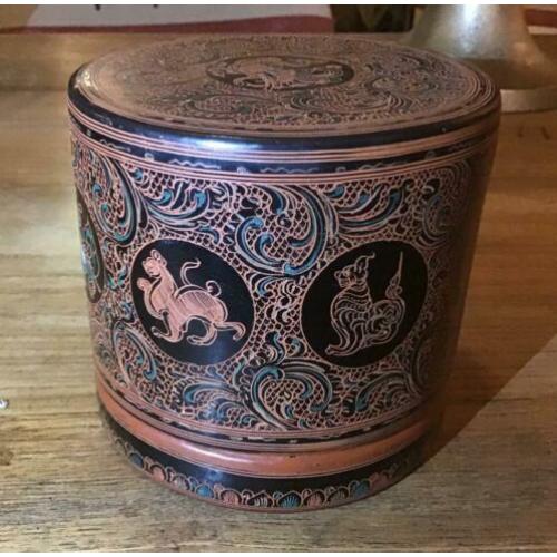 Vintage lakdoos uit birma burma Myanmar pan-yun betel nut