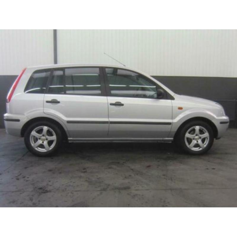 Ford Fusion 5-Deurs * Automaat * 80 pk * Trekhaak * Vingerho