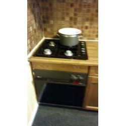 Keuken - Eikenkleurig- 4 pits -gasoven -Goede staat - € 166.