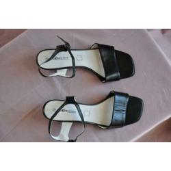 Blue motion sandalen met hak van zwart leer mt 39 nieuw
