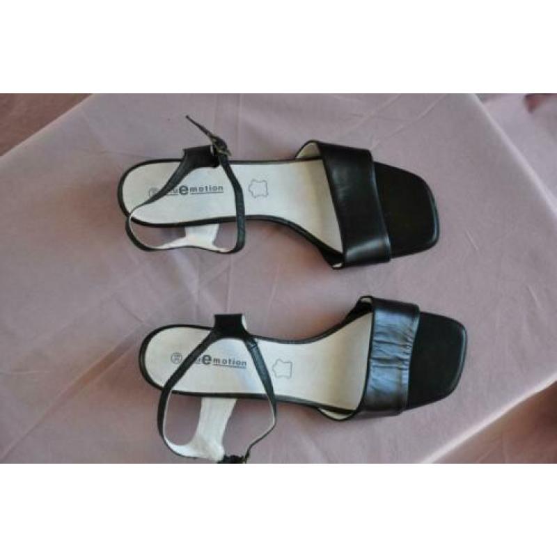 Blue motion sandalen met hak van zwart leer mt 39 nieuw