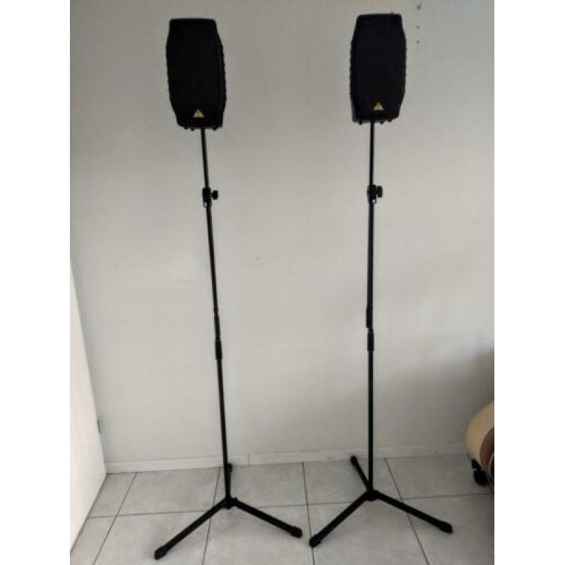 Compacte Behringer PA geluidsinstallatie + micro + statieven