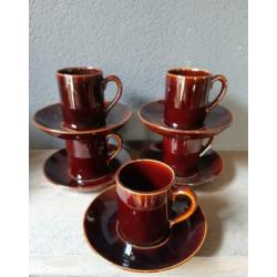 Koffieservies, bruin aardewerk