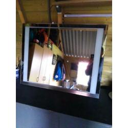 Spiegel 90x70cm met ingebouwde touch-verlichting!