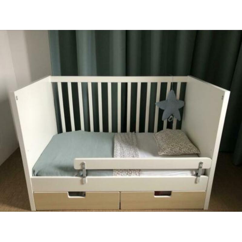 Ikea Stuva malad ledikant (wit) met licht hout lades