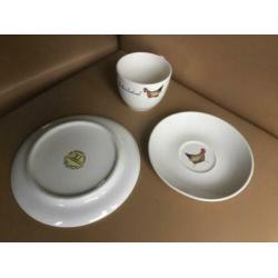 Servies kip haan Jet ter Steege