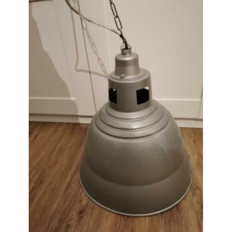 Set van 2 industriële hanglampen