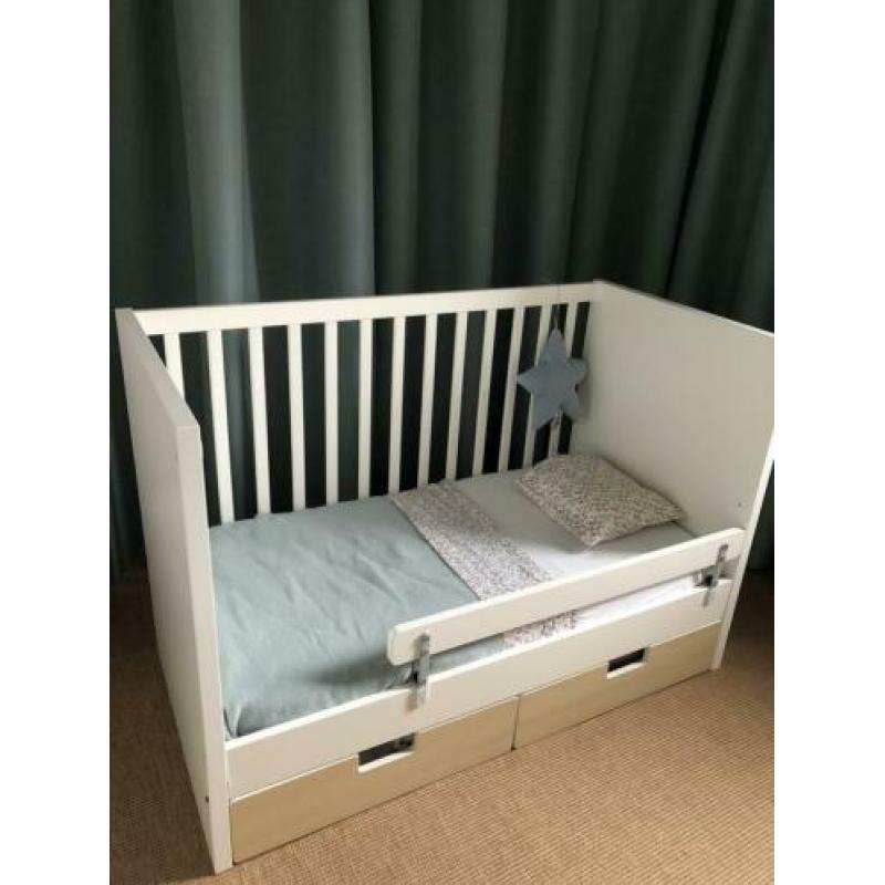 Ikea Stuva malad ledikant (wit) met licht hout lades