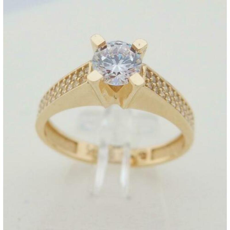 14 Karaat Gouden Solitair Ring met schitterende Zirconia's