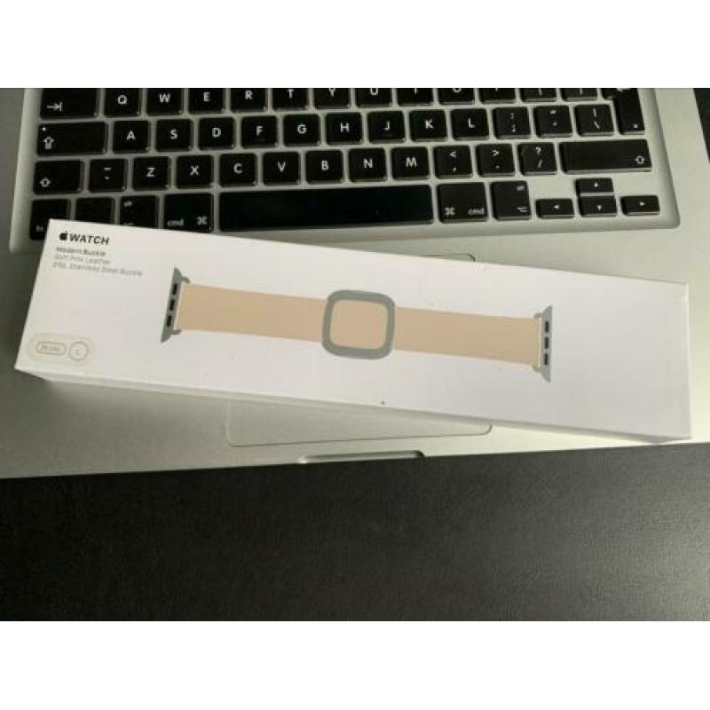 Apple Watch Modern Buckle soft pink leather 38 (40) mm
