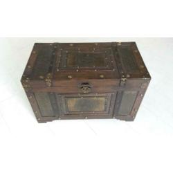 Vintage curiosa houten opbergkist bewerkt schepen koper