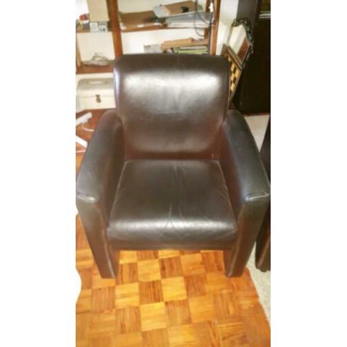 1 of 2 stoelen voor de zithoek op wieltjes