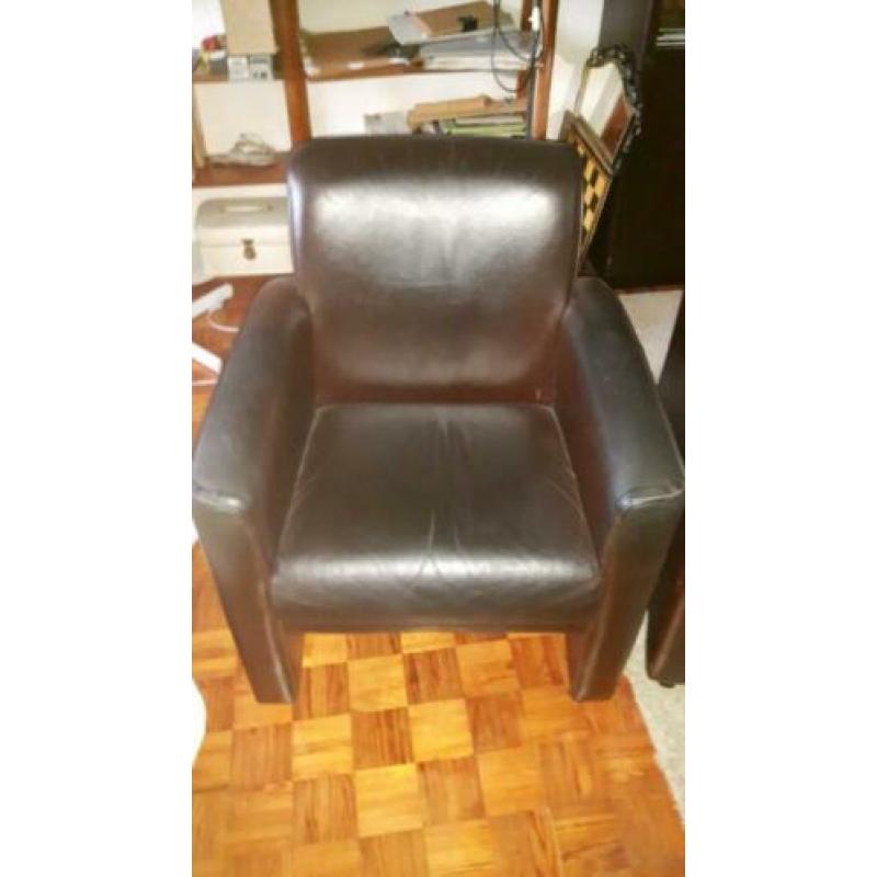 1 of 2 stoelen voor de zithoek op wieltjes