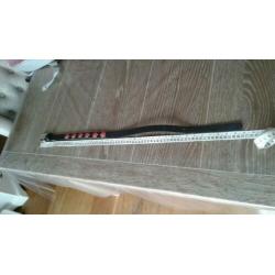Bijna gratis gebruikte meisjes riem zwart met rood 70cm.