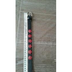 Bijna gratis gebruikte meisjes riem zwart met rood 70cm.