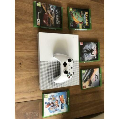 Xbox one s 500gb met 5 spellen en controller.