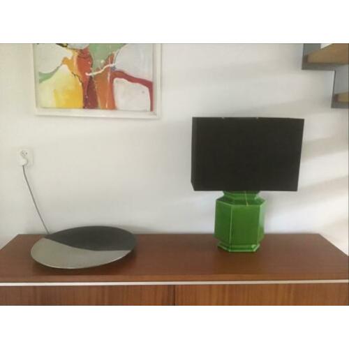 Retro lamp met groene poot en zwarte kap
