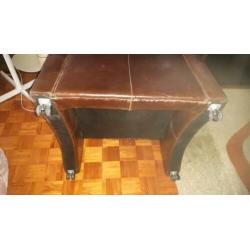 1 of 2 stoelen voor de zithoek op wieltjes