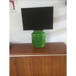 Retro lamp met groene poot en zwarte kap