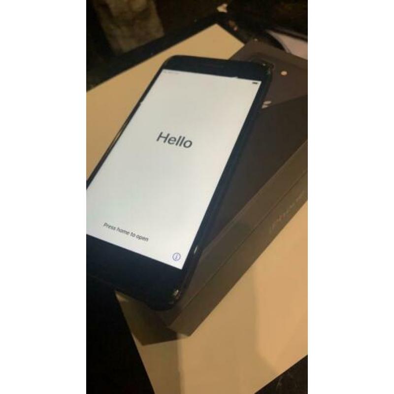 Apple iPhone 8 Plus 256GB met doosje en toebehoren