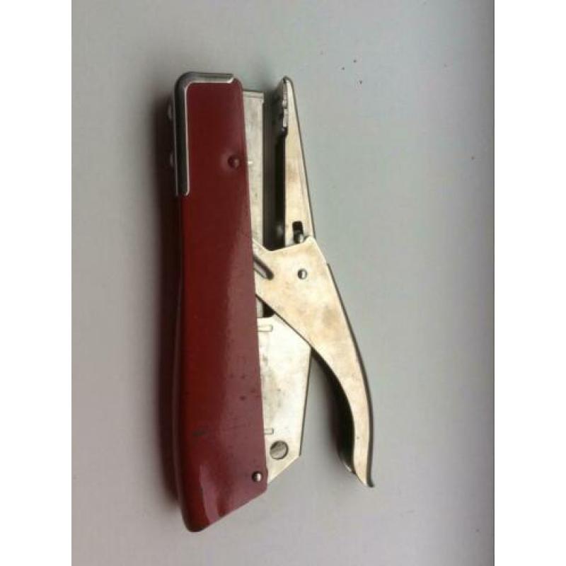 Vintage, 3 perforators en een hand nietmachine