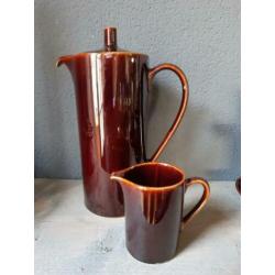 Koffieservies, bruin aardewerk