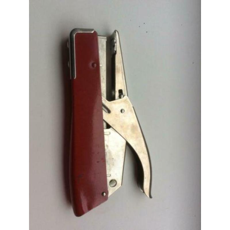 Vintage, 3 perforators en een hand nietmachine
