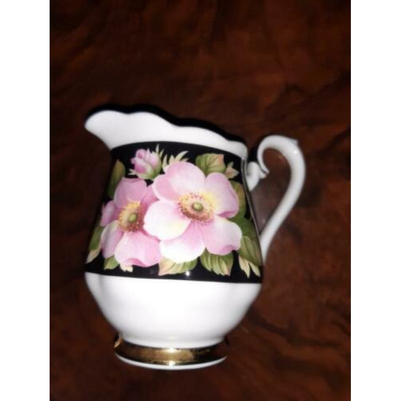 Royal Albert roomkannetje Provincial flowers