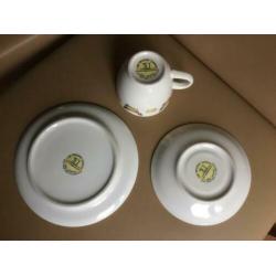 Servies kip haan Jet ter Steege