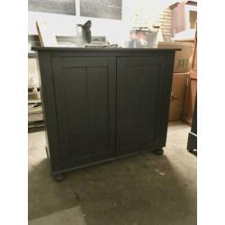 Oude stoere massief grenen kast, commode