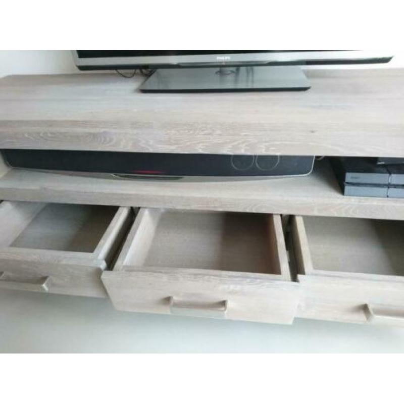 Zeer nette eiken tvmeubel greywash