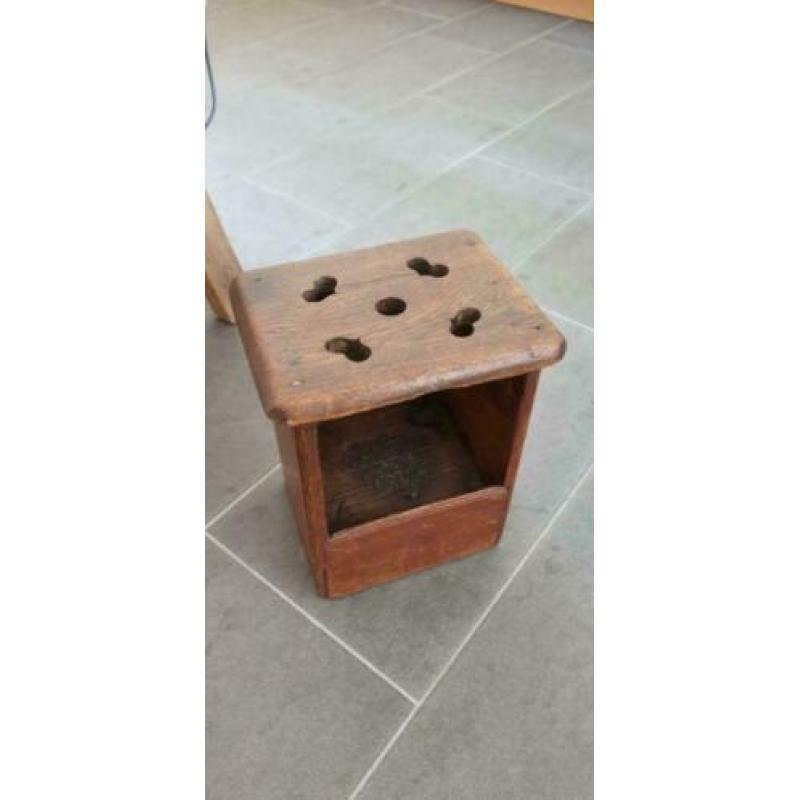 KERKSTOOF ANTIEK, 24br.x18dpx30hg zéér oud,voor kleine prijs