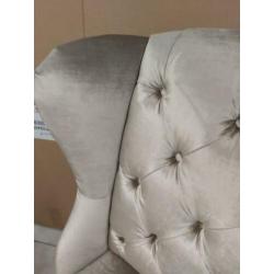 Showroom Richmond beige velvet eetkamer stoelen Daisy