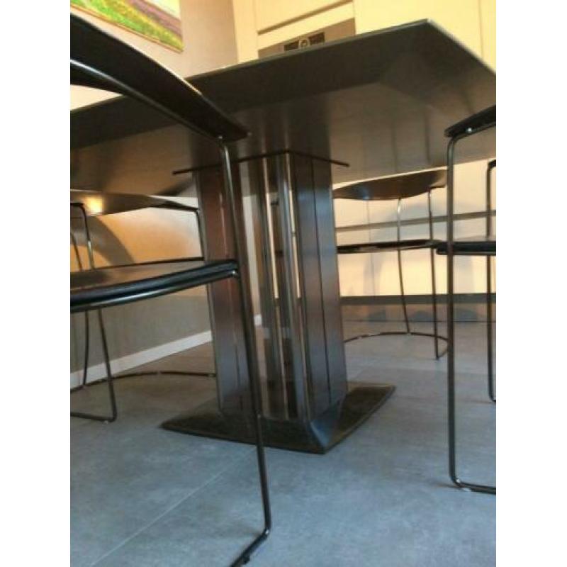 Zeer fraaie unieke design tafel - notenhout houten eettafel
