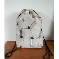NIEUW: Teckel/Dachshund rugtasjes by Kadodotje
