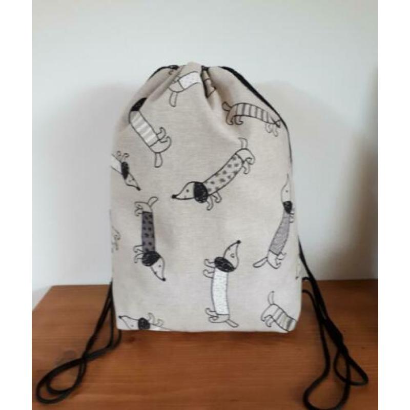 NIEUW: Teckel/Dachshund rugtasjes by Kadodotje
