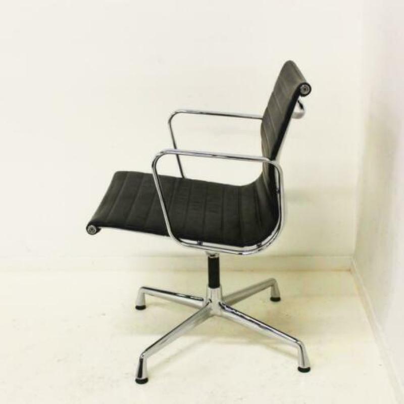 Vitra Eames EA 108 Vergaderstoelen, Design Stoelen Leer
