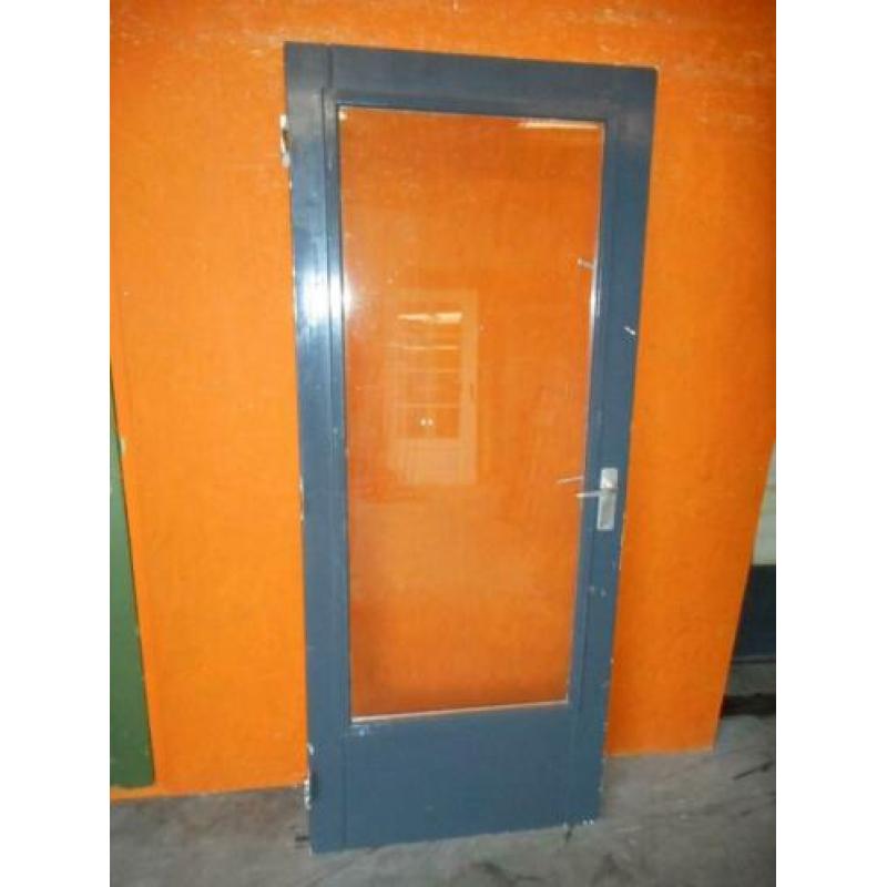 Diverse achter buitendeuren dubbelglas, ca. 83 x 201,5