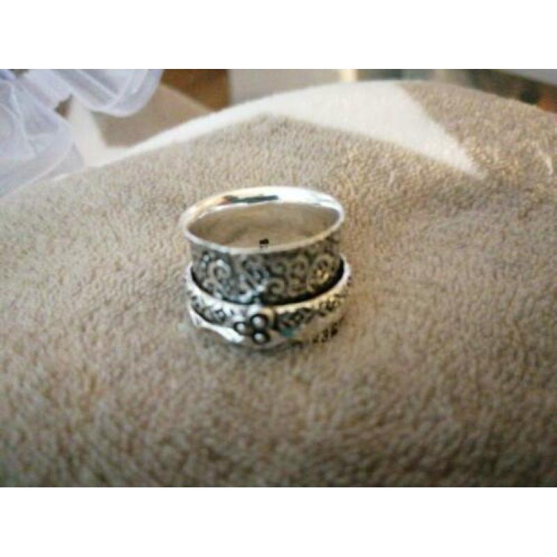Prachtige handgemaakte 925z spinnerring met maansteen 16.5