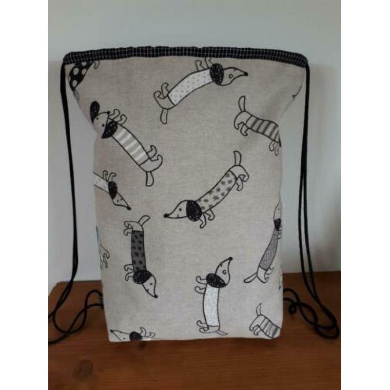 NIEUW: Teckel/Dachshund rugtasjes by Kadodotje
