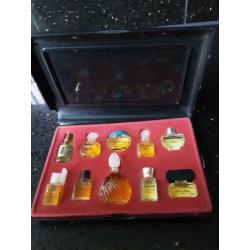 Zeep, poeder en miniaturen van originele miniparfum