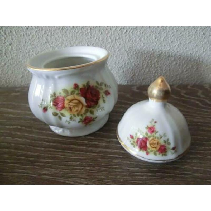Roomstelletje met rozen in Engelse stijl